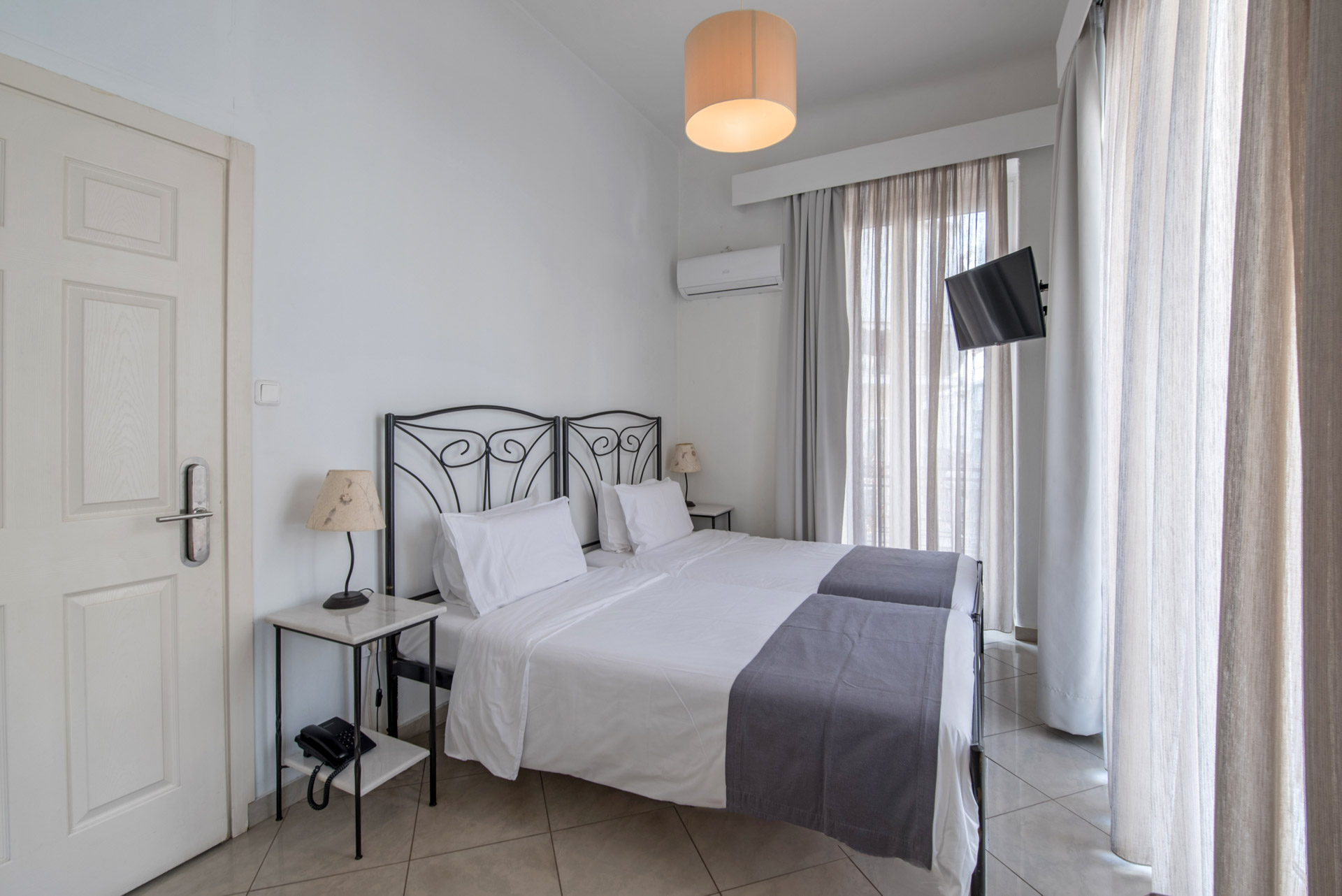 Kimon Hotel | LXXXI
