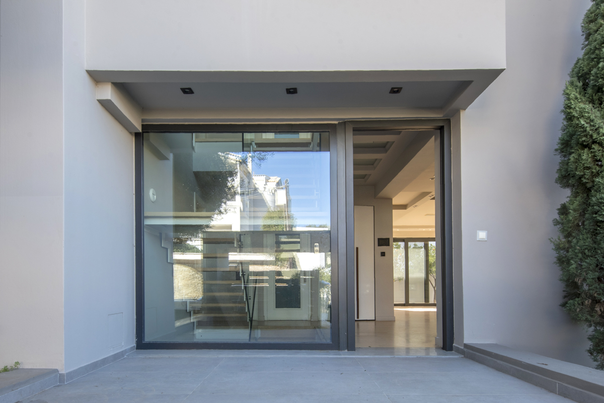 Poll House, Vari | II