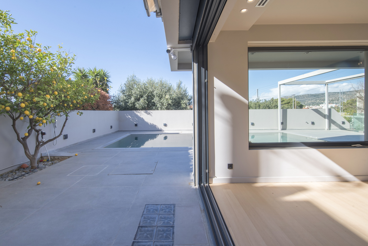 Poll House, Vari | XII