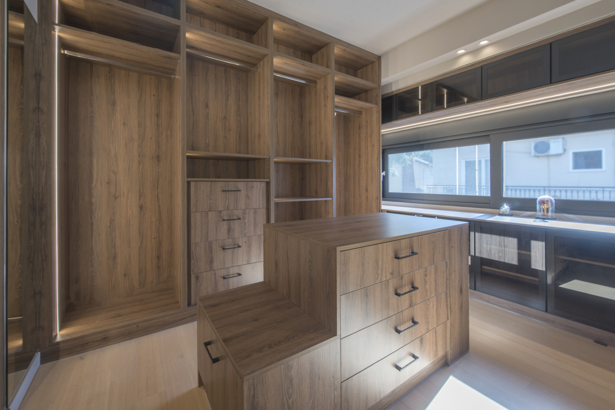 Poll House, Vari | XLIV