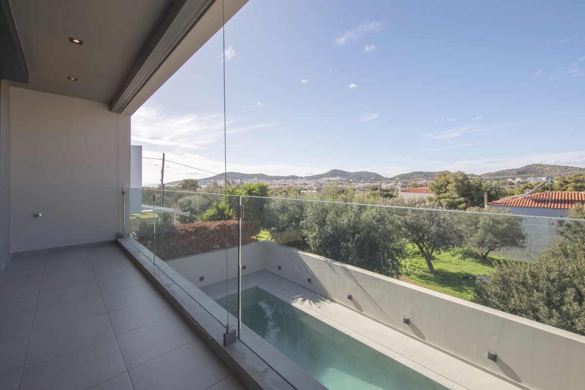 Poll House, Vari | L